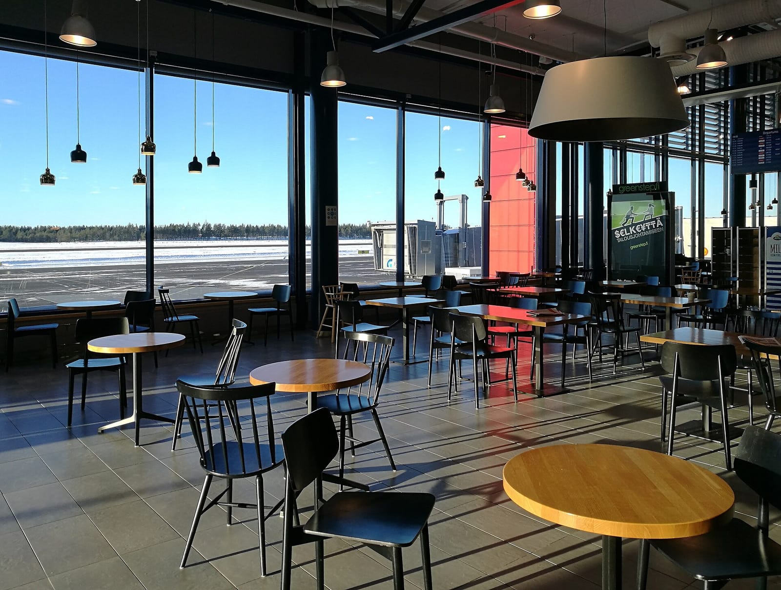 Oulu cafe (airside) photo 2
