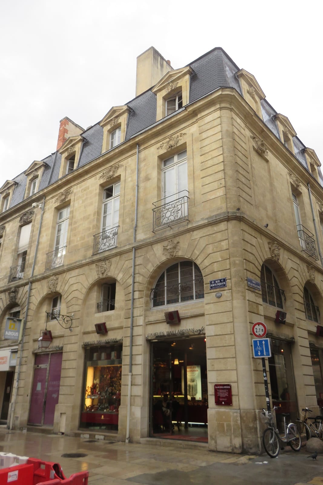 Le Petit Café photo 3