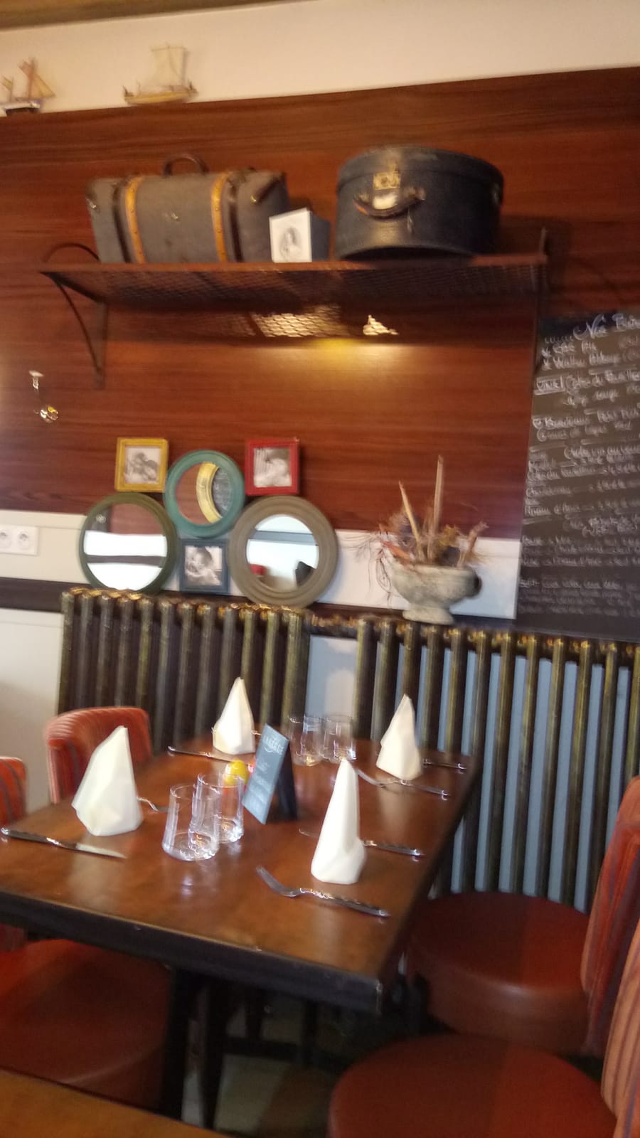 Au Quai des Brumes