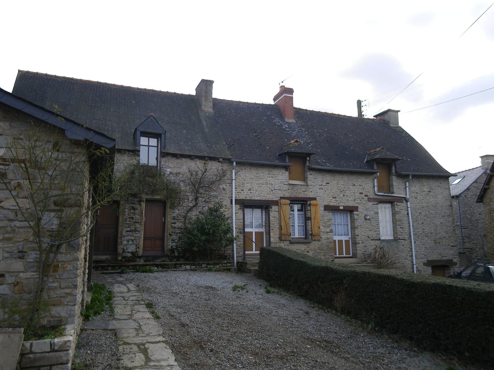 Au Village