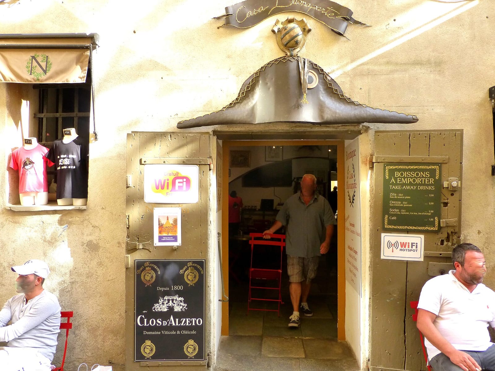 Jeunesse bar photo 5