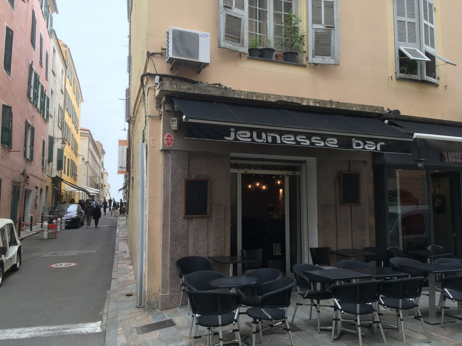 Jeunesse bar