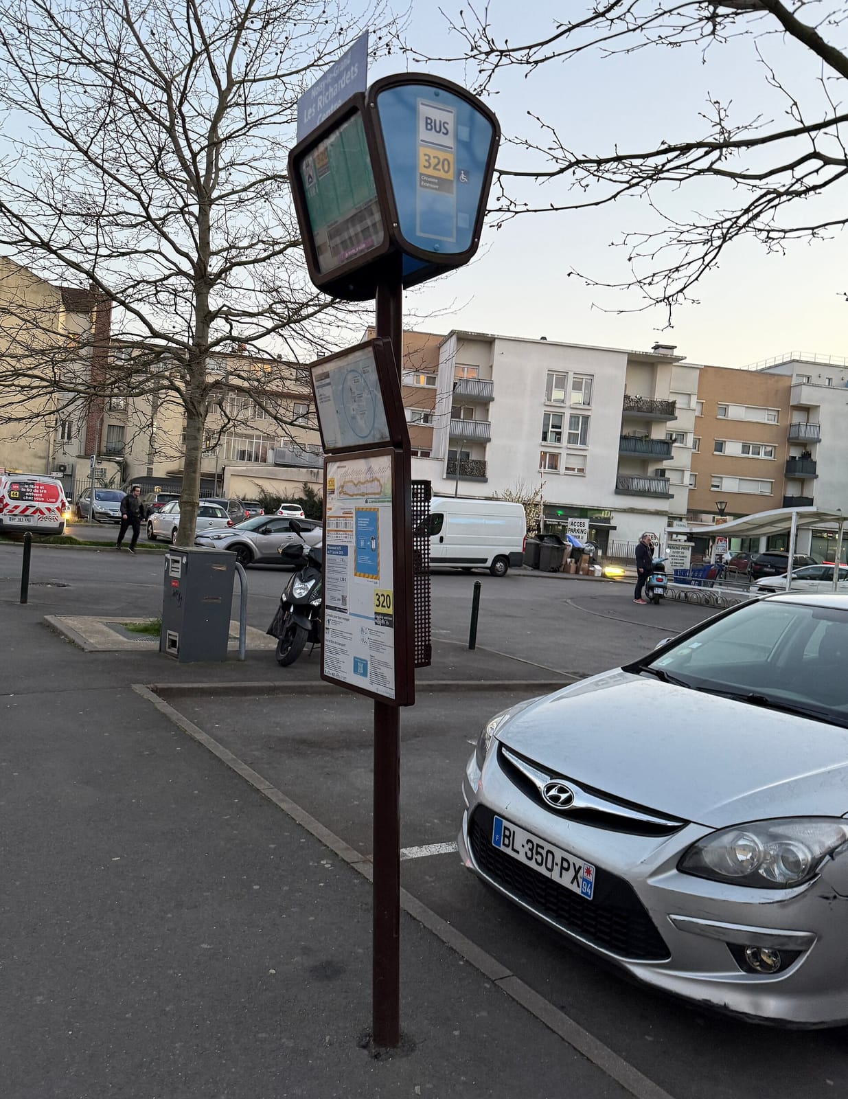 Le Paradis Street photo 3