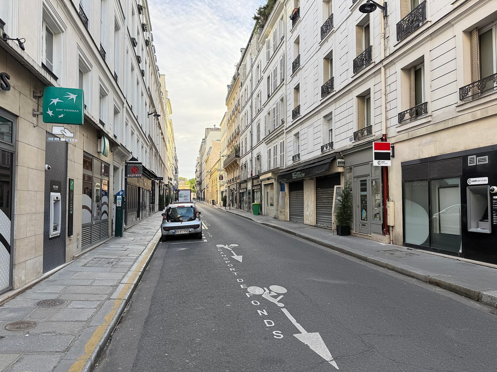 Au coin De La Rue