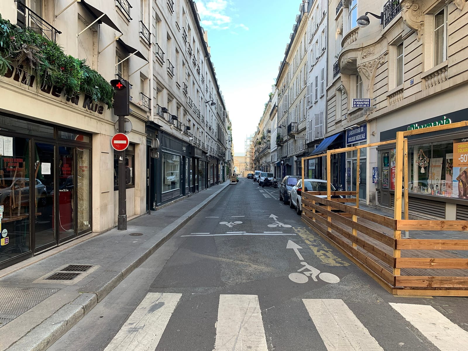 Au coin De La Rue photo 3
