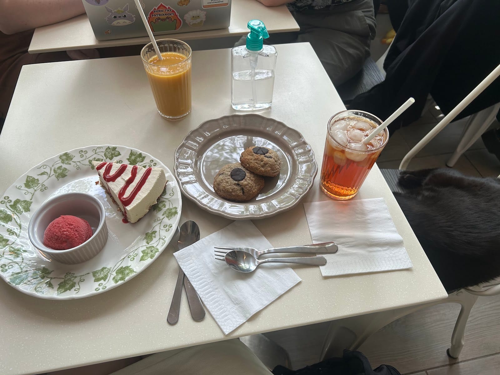 Chat-Rivari Café