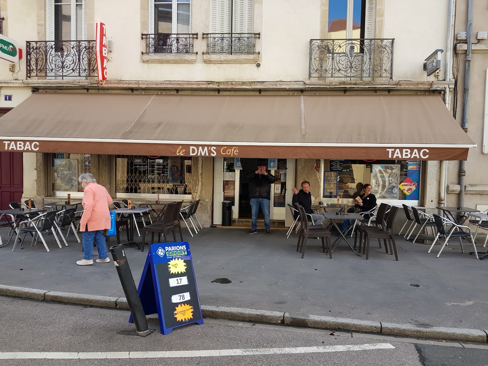 Le DM's Café