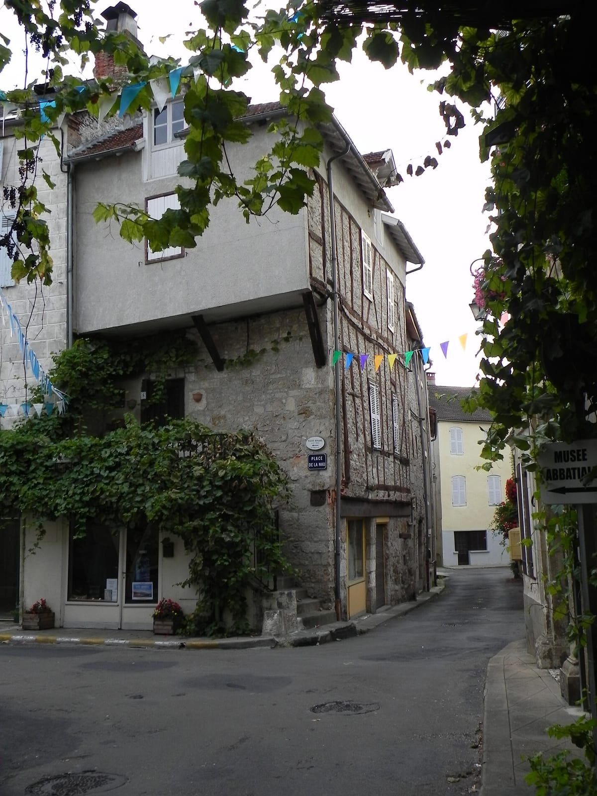 Raymonde photo 4