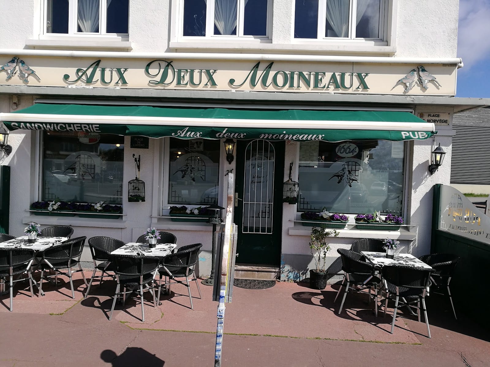 Aux Deux Moineaux