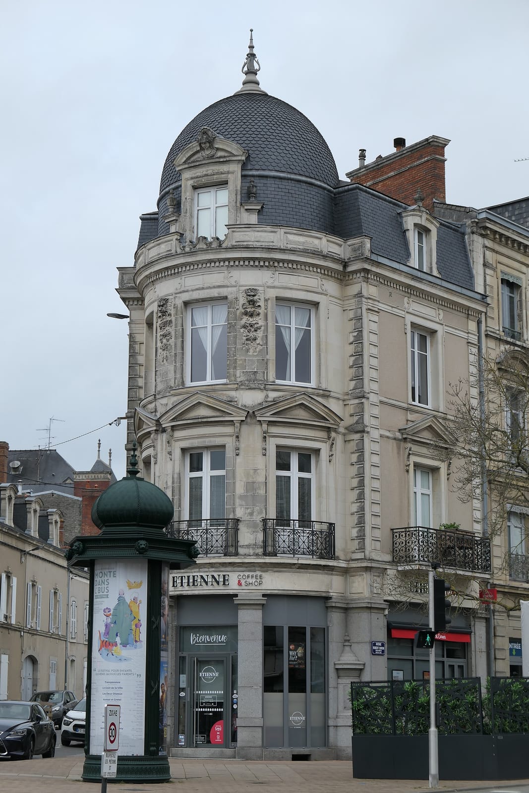 Etienne Coffee & Shop Corner Laval photo 11