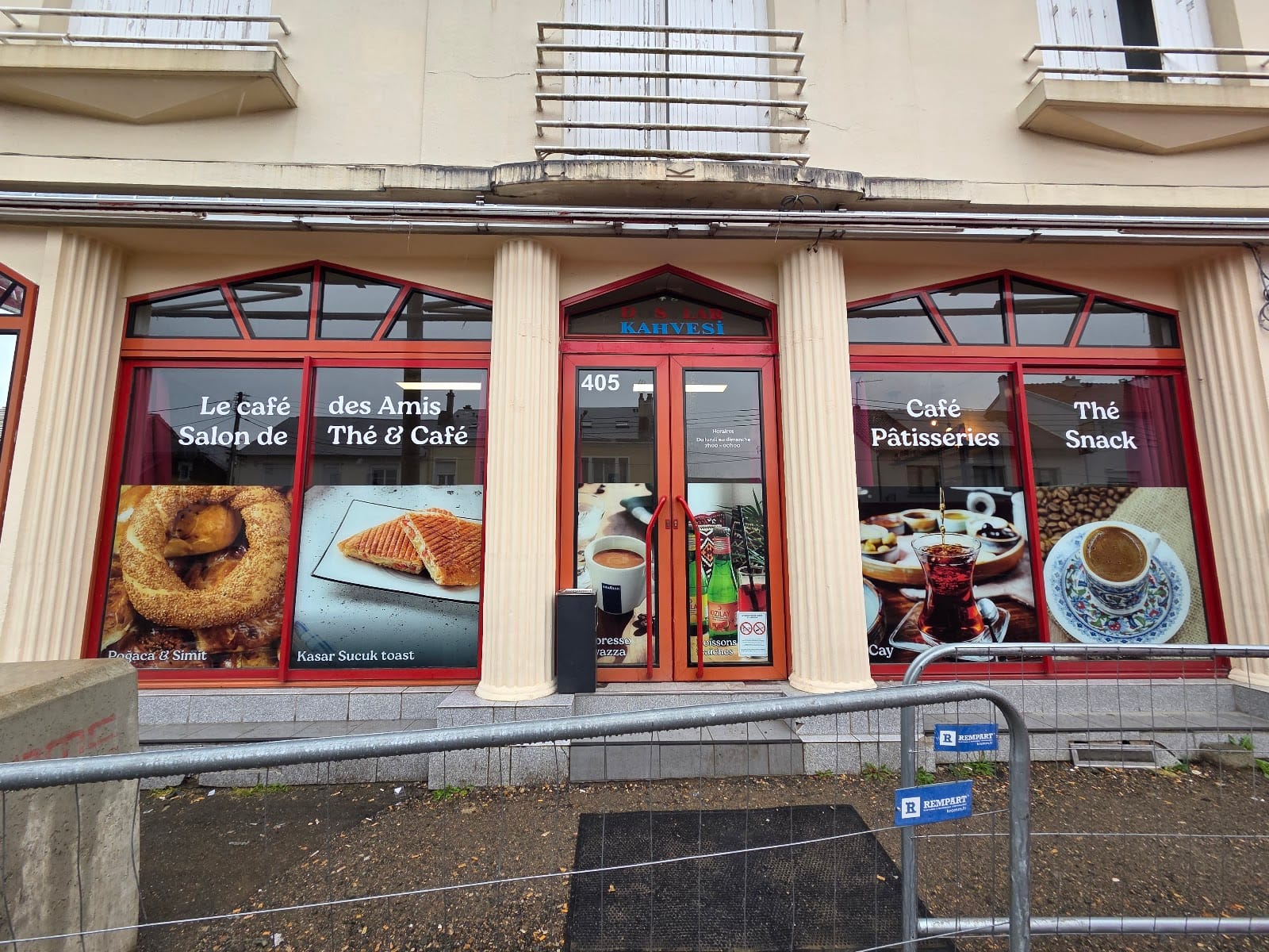 Le café des amis