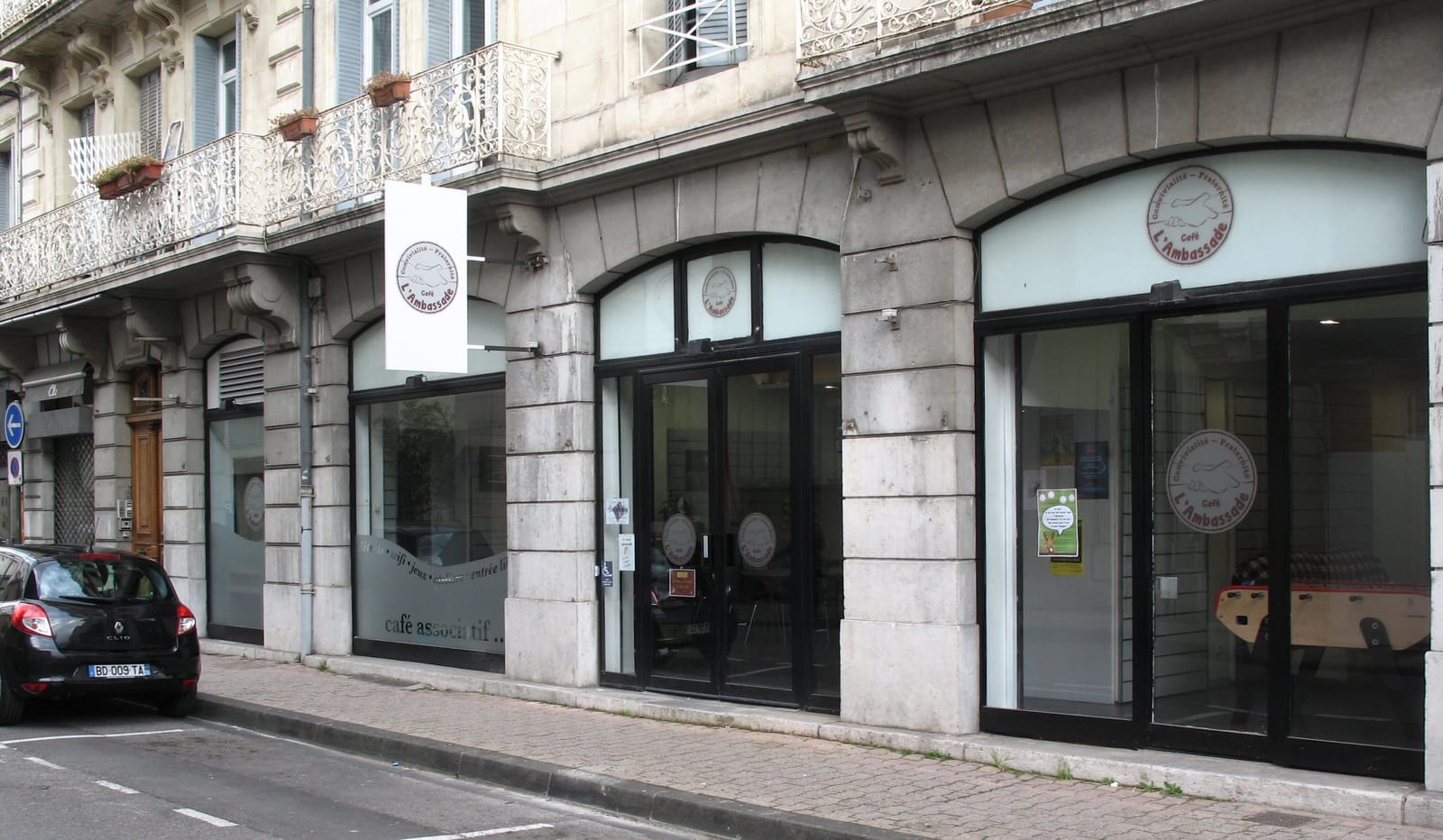 L'Ambassade