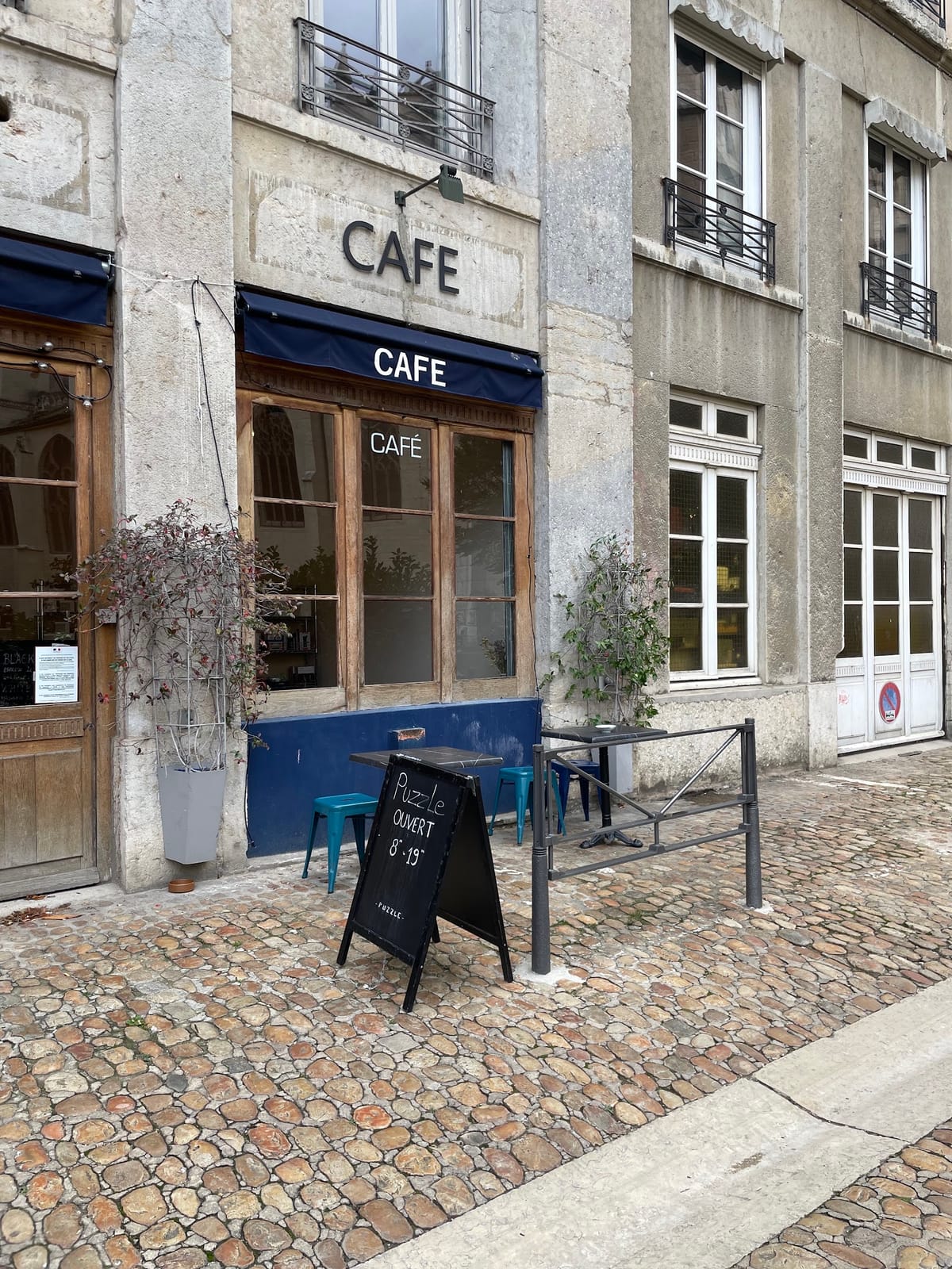 Puzzle Café