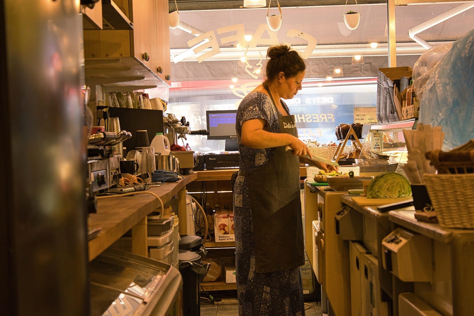 Deti's Deli Cafe
