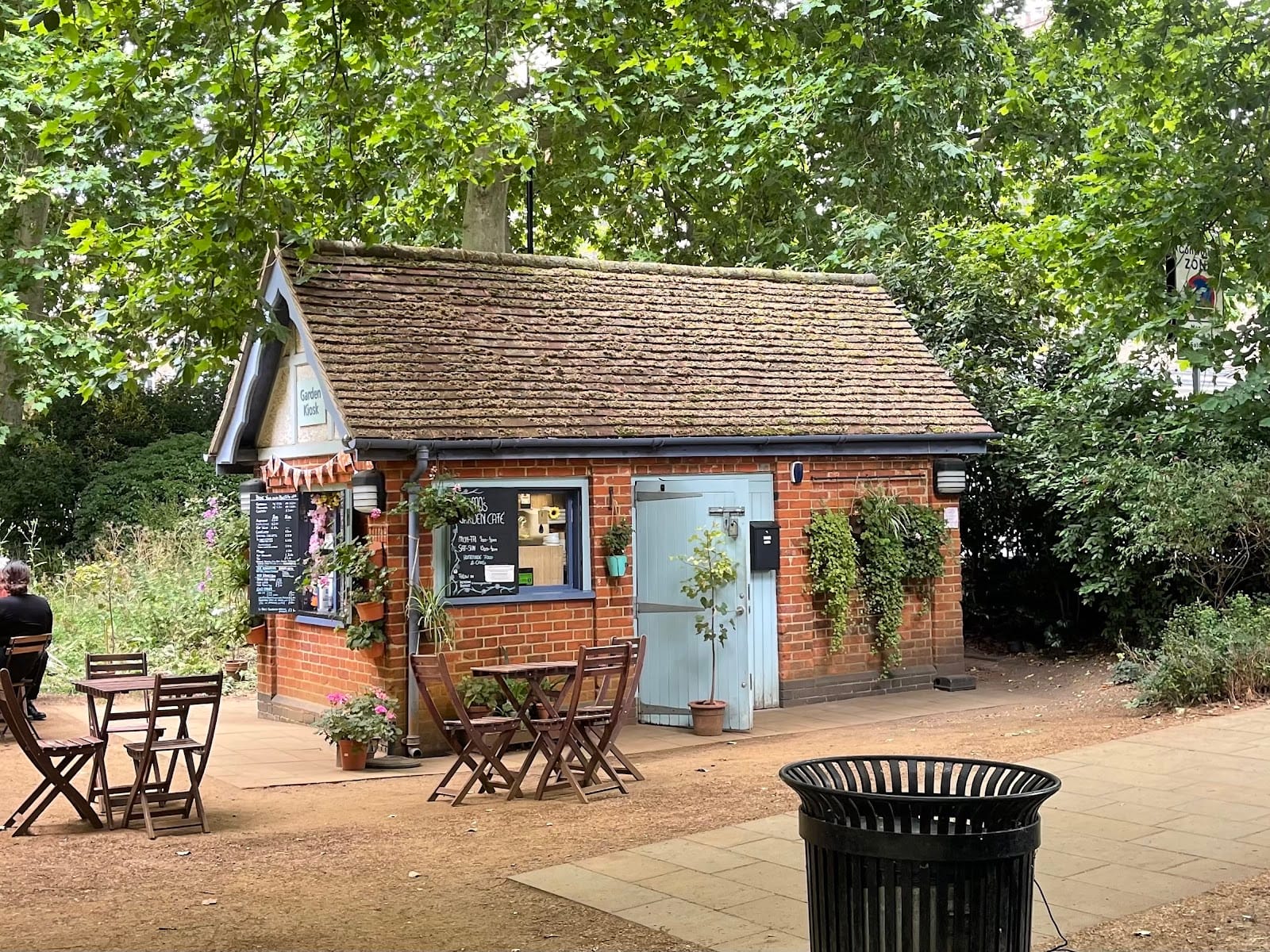 Momo's Garden Cafe