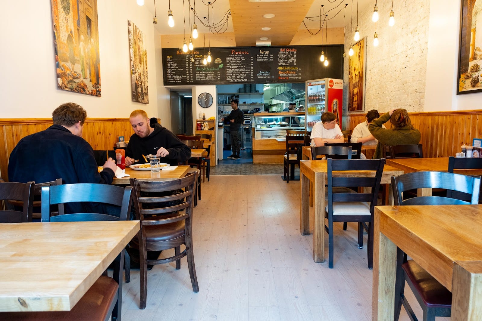 Leo's Café