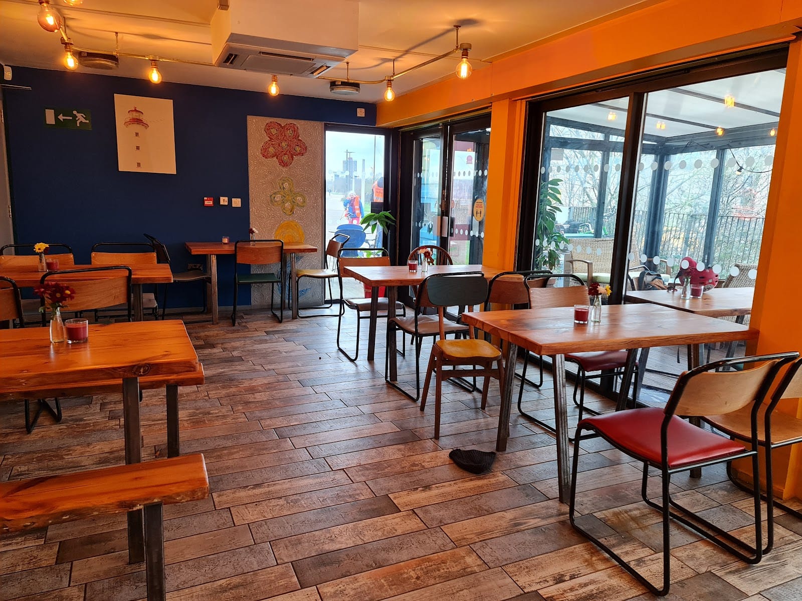 The View Tube café