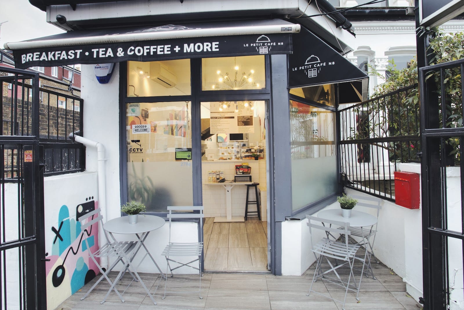 Le Petit Cafe N8