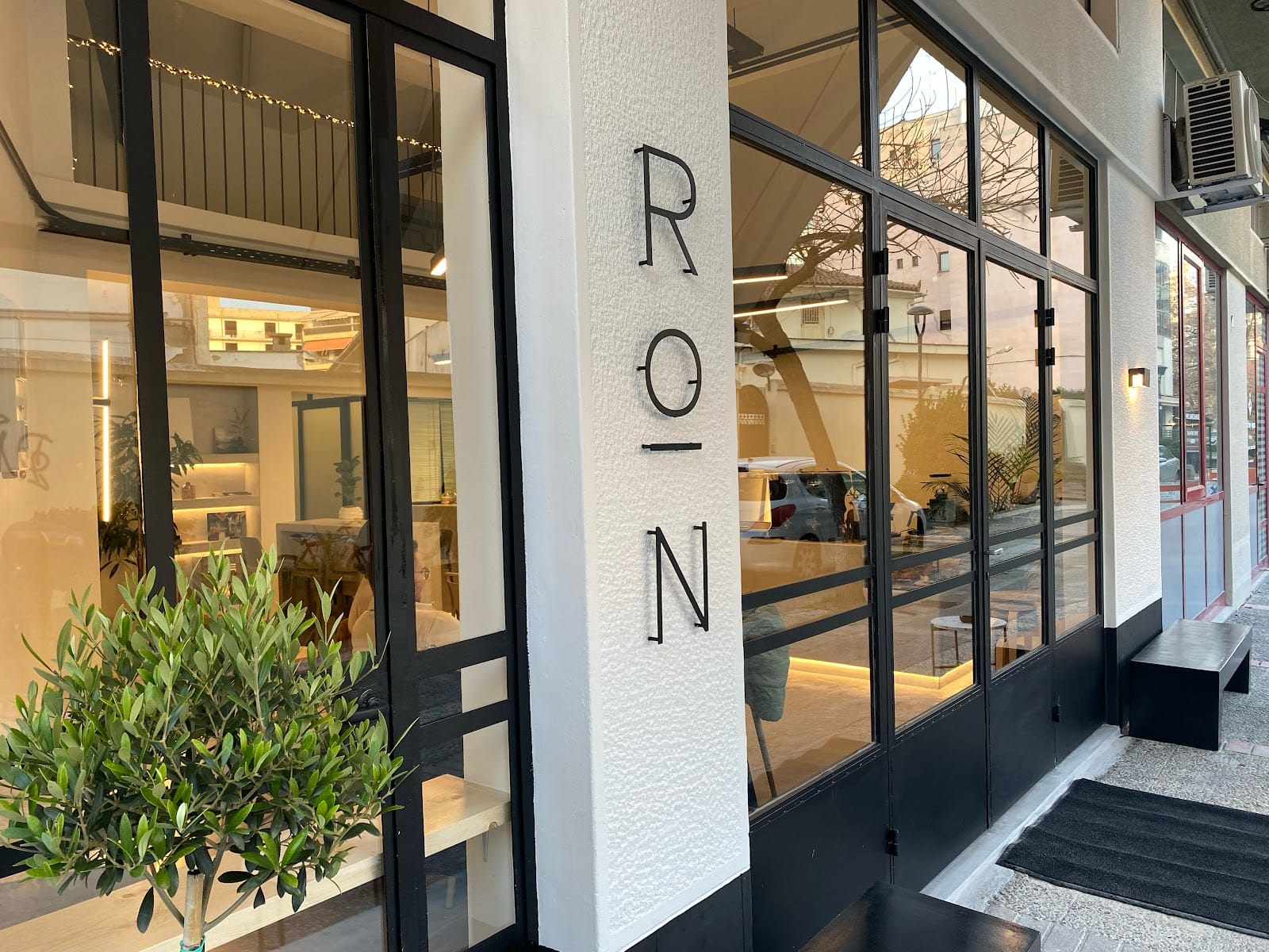 Ron.Cafe