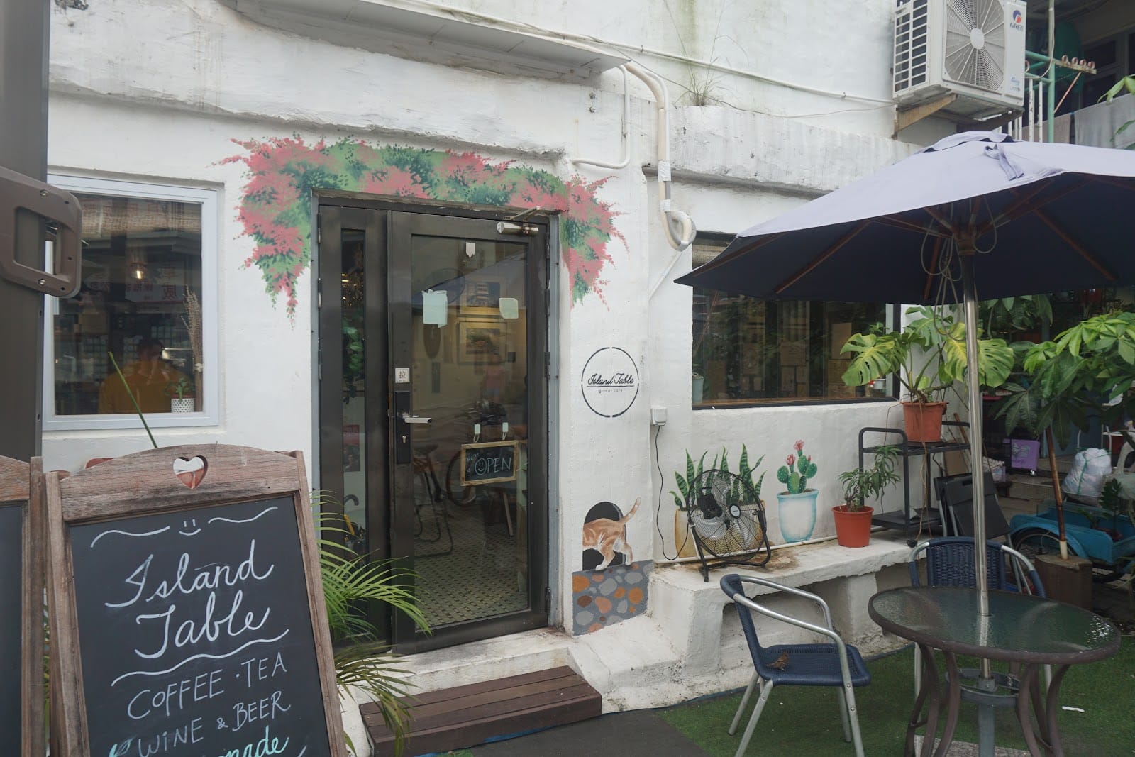 Island Table Grocer Cafe