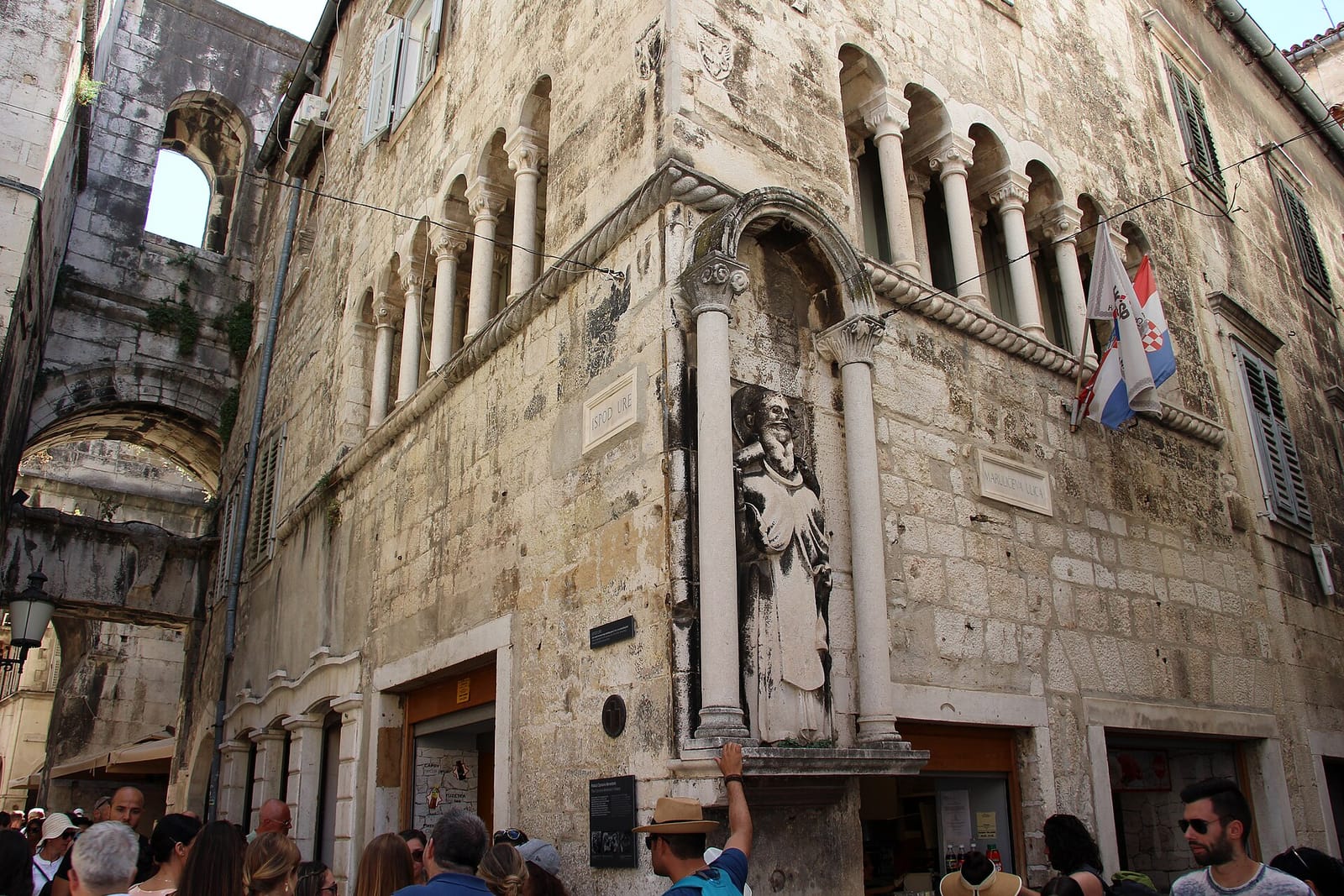 Kavana Central photo 4