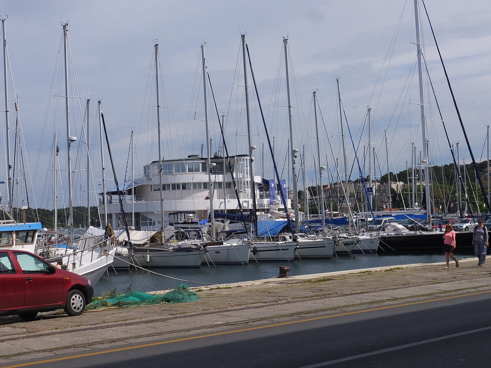 Riva Restaurant & Lounge Bar
