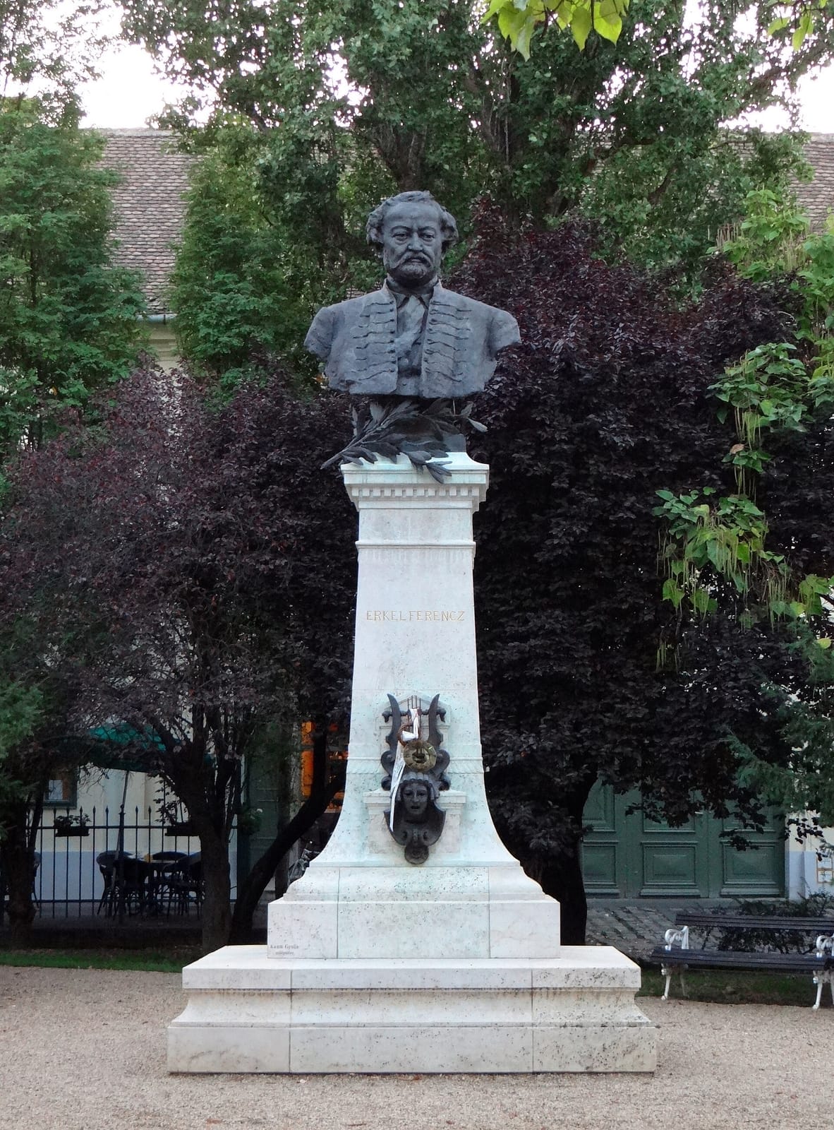 Százéves Cukrászda