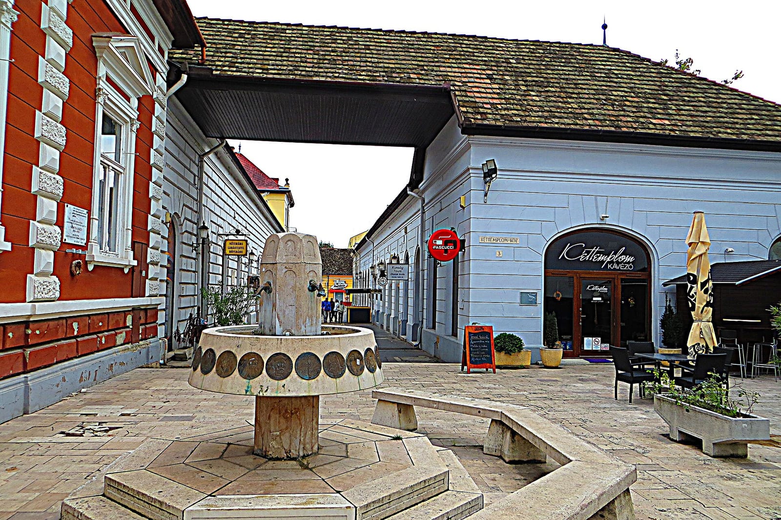 Kéttemplom Kávézó