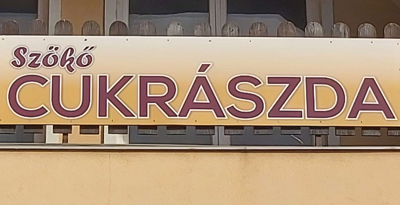 Szökő cukrászda photo 2