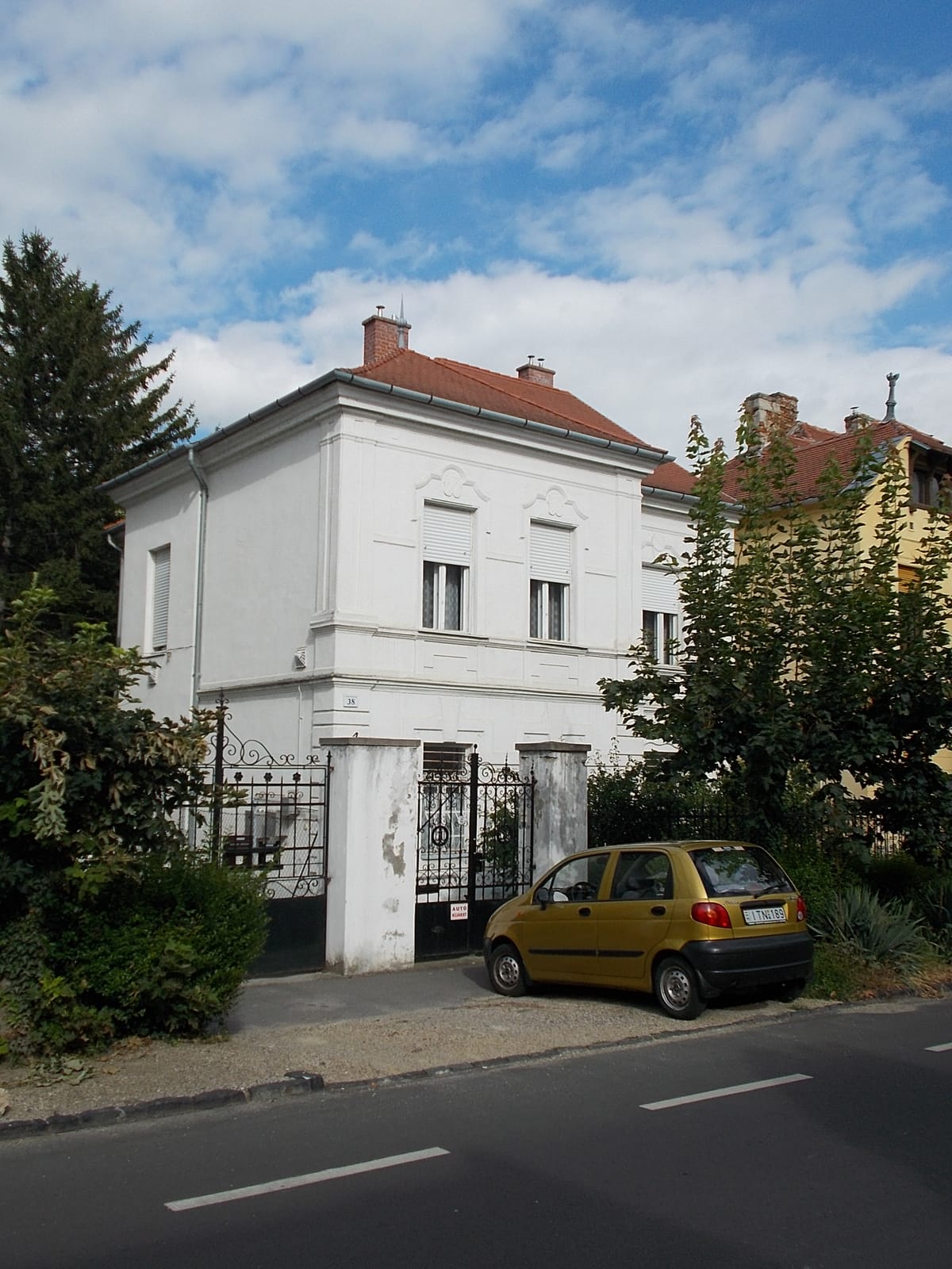 Tulipán Kávéház photo 2
