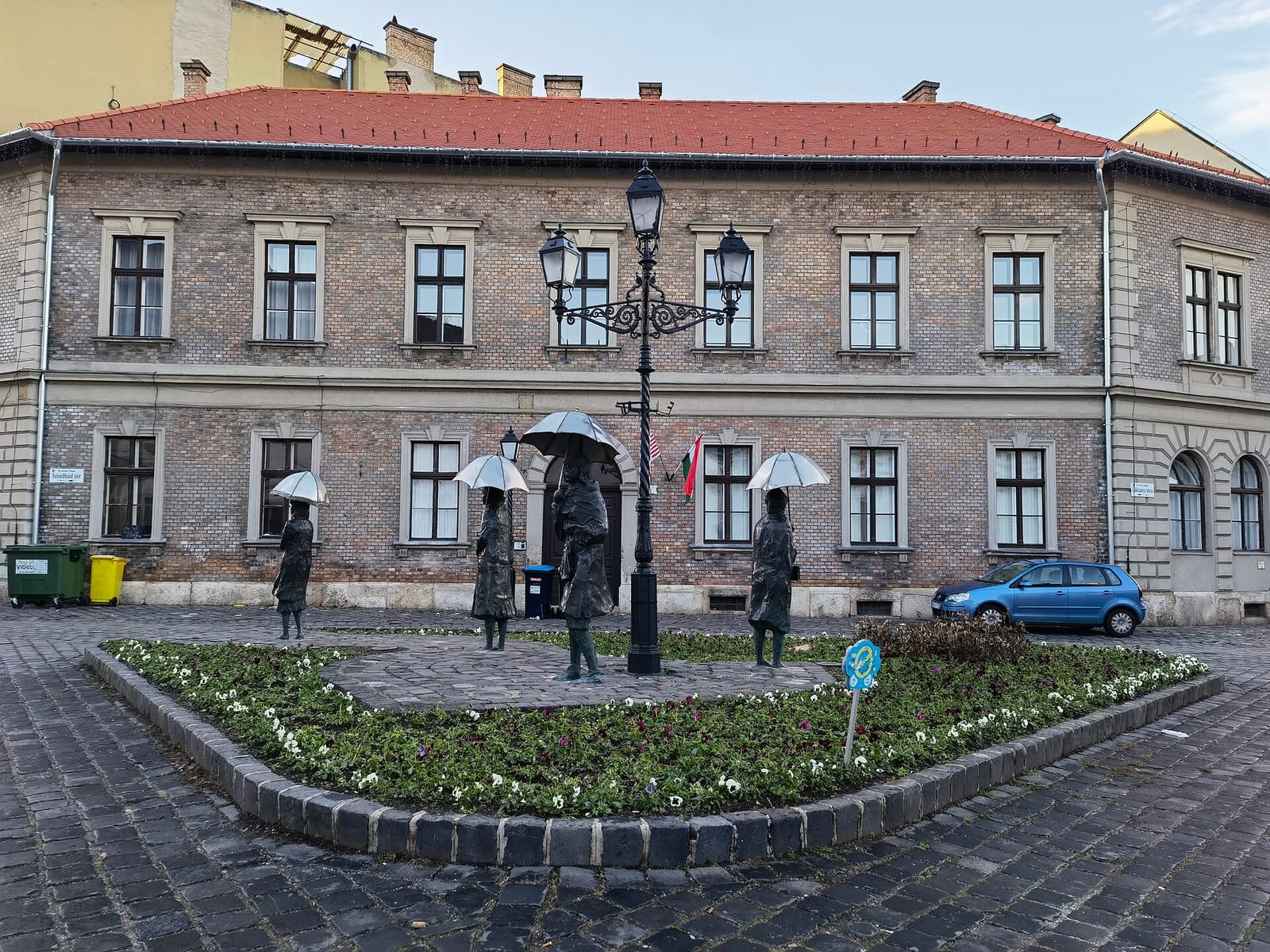 Vasmacska KávéZoo photo 2