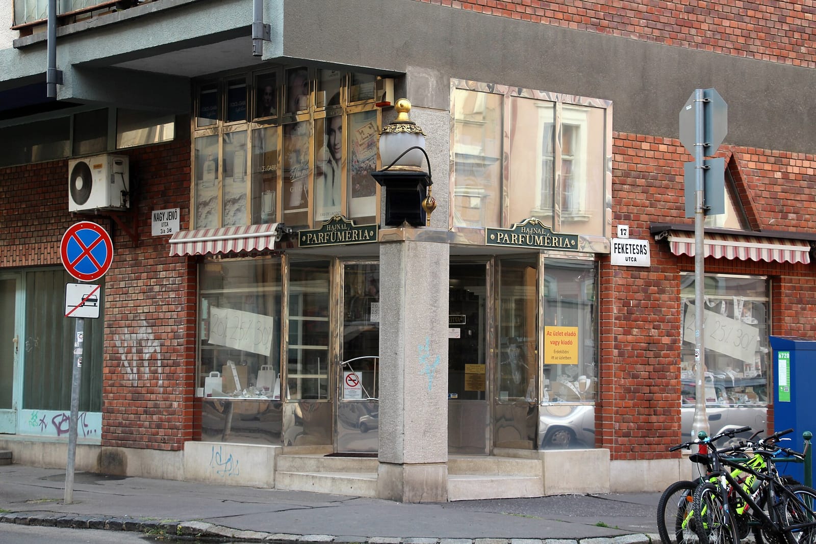 Zsupsz Cafe photo 2