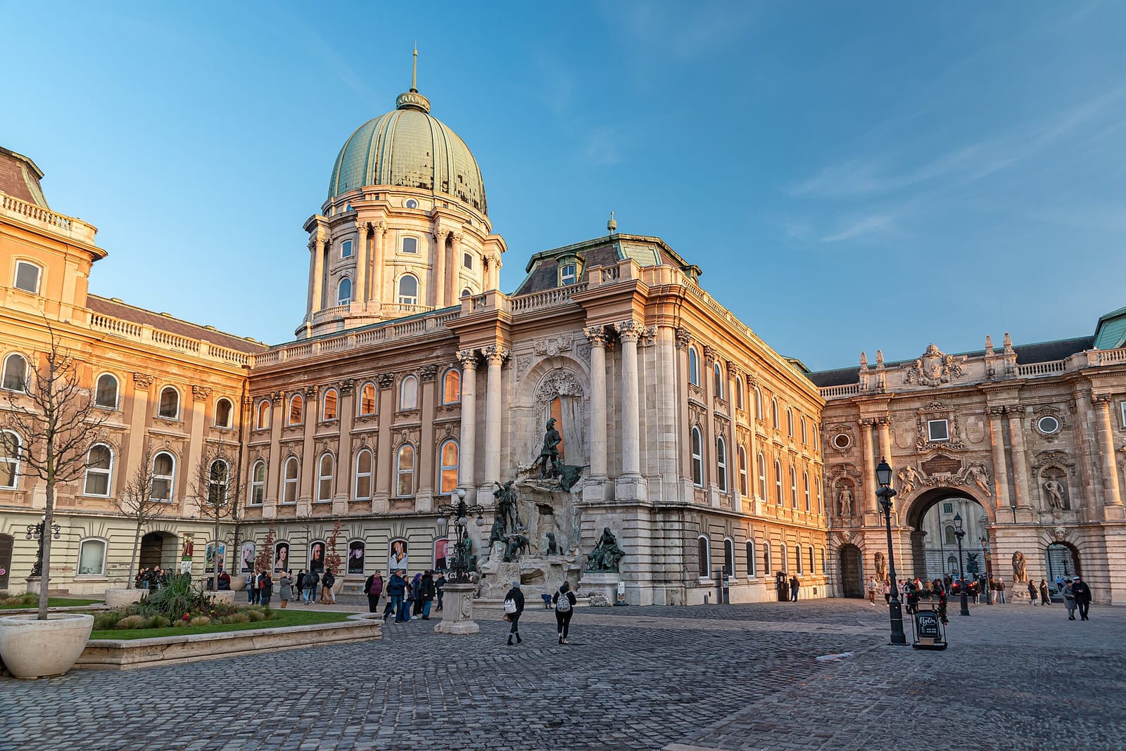 Főőrség Étterem és Kávéház photo 10