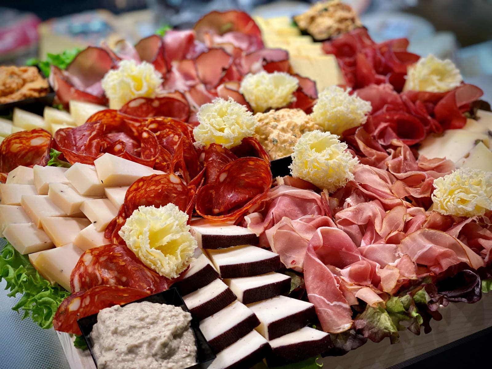 Delizia Gourmet & More