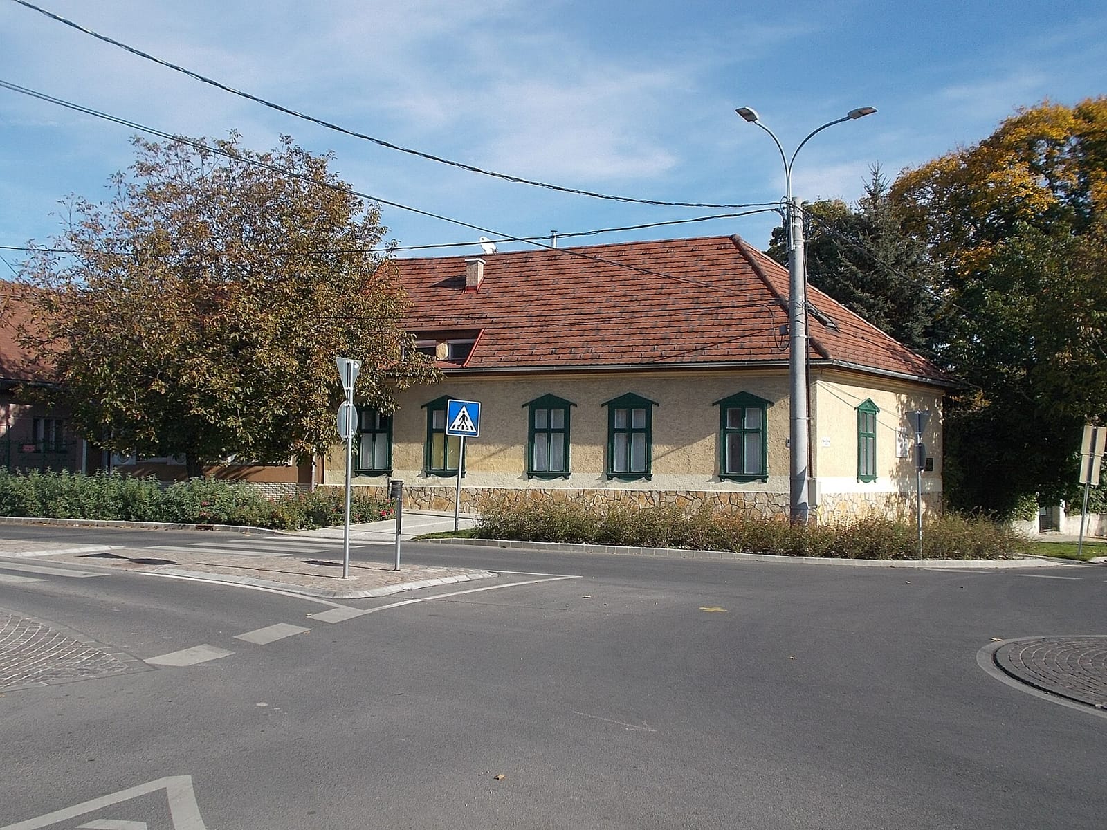 Tücsi-süti cukrászda photo 4
