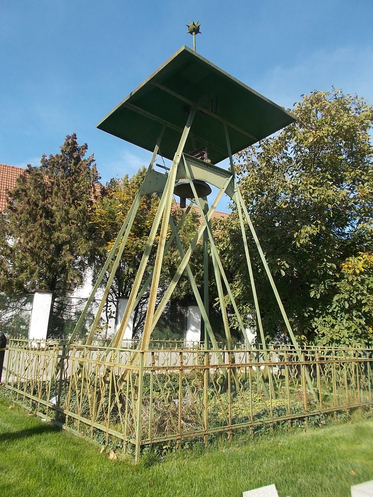 Tücsi-süti cukrászda photo 2