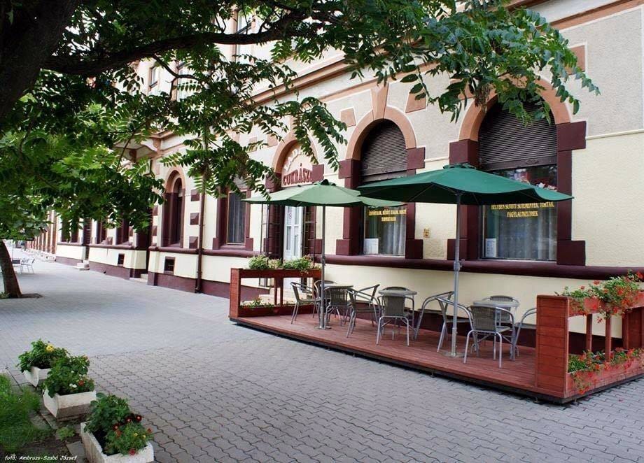 Ladányi cukrászda photo 3