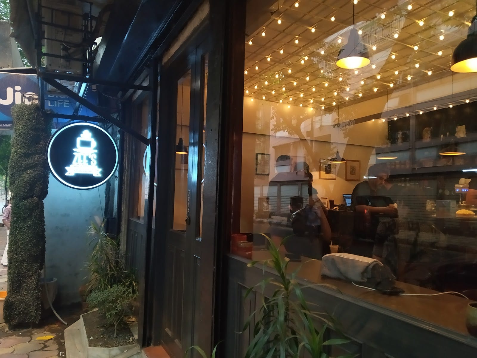 Zee’s Coffeeshop