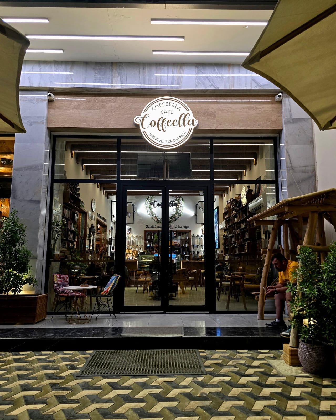 coffeella cafe