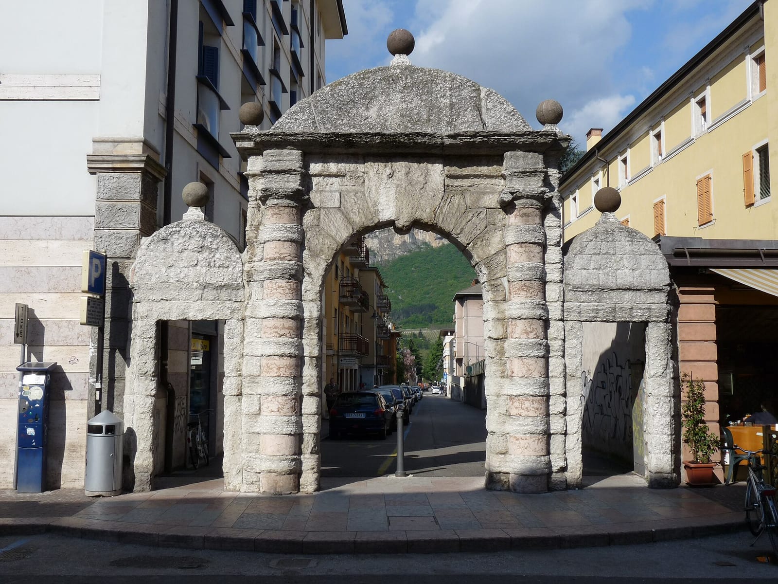 Tre Portoni