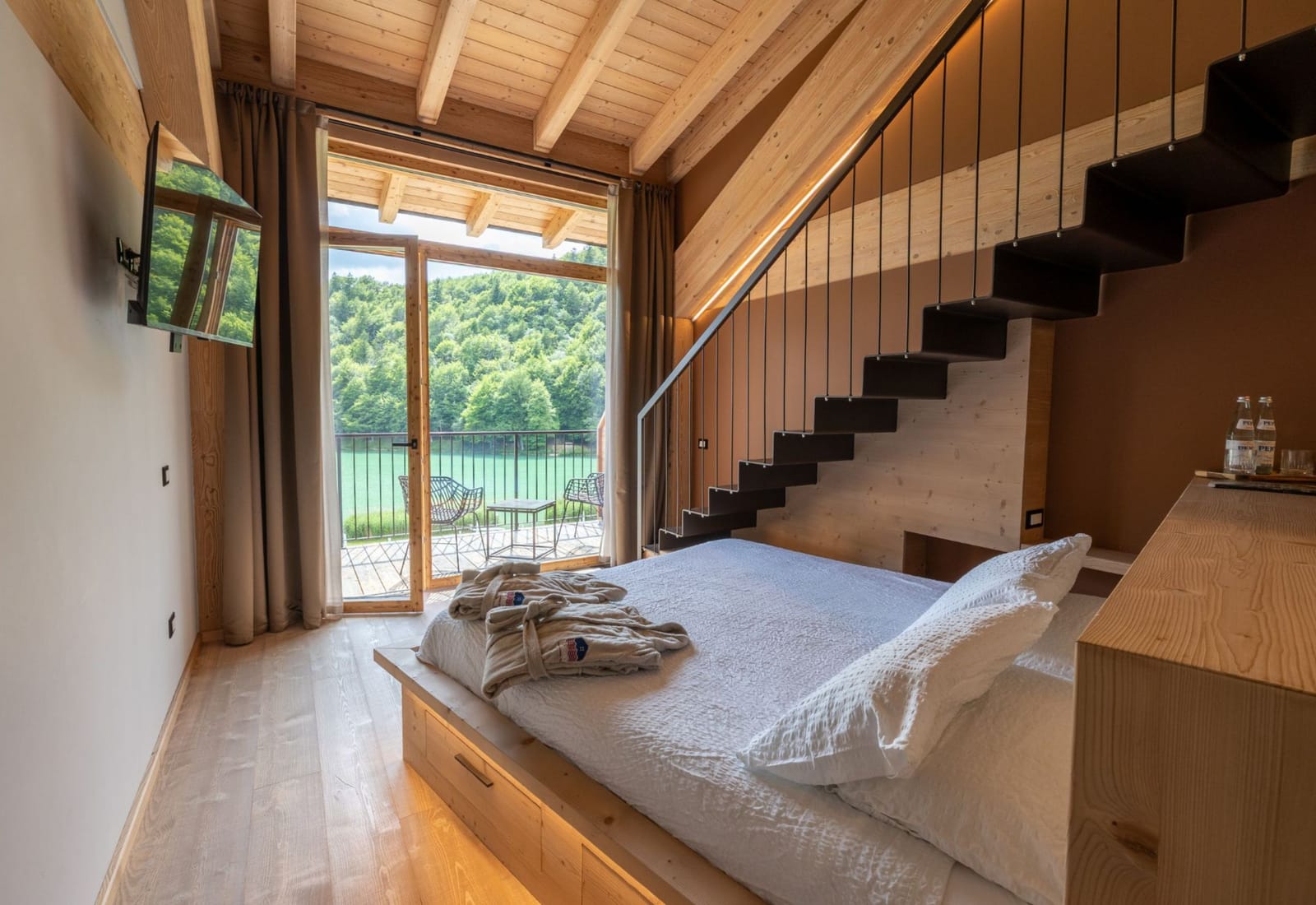 Bazzario Lakeside Hospitality