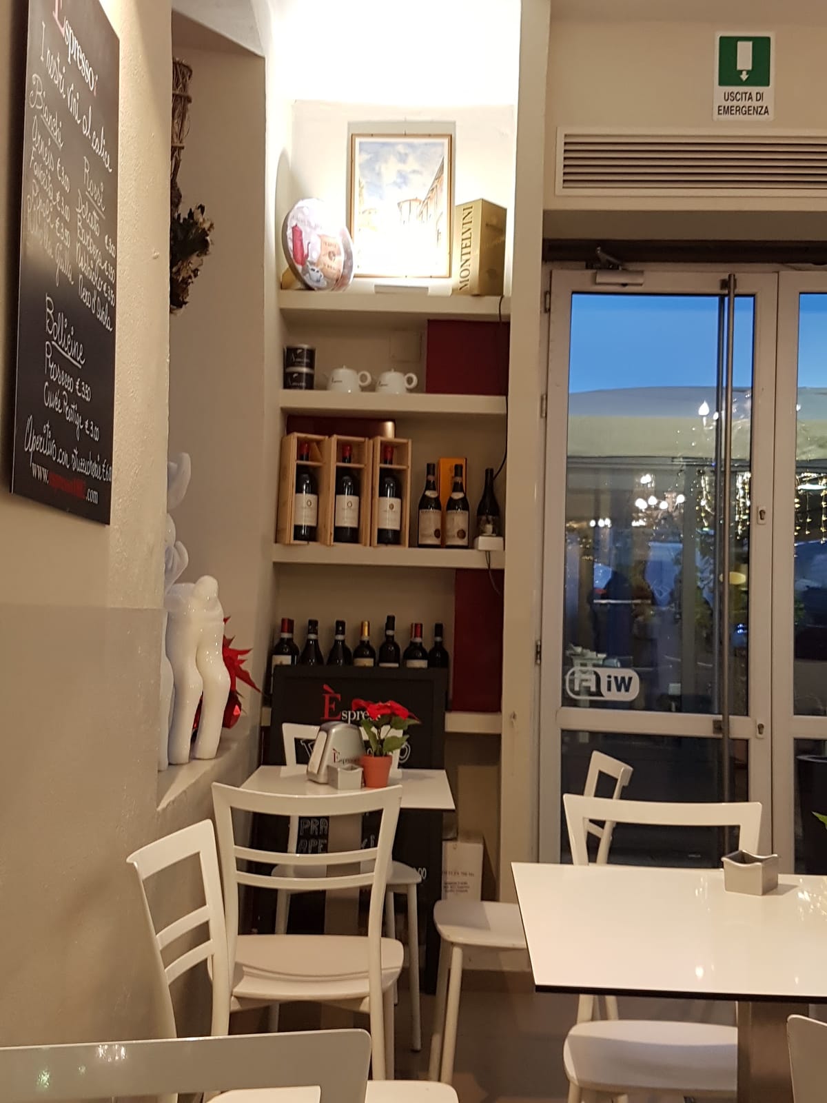 Blanco Café Restaurant