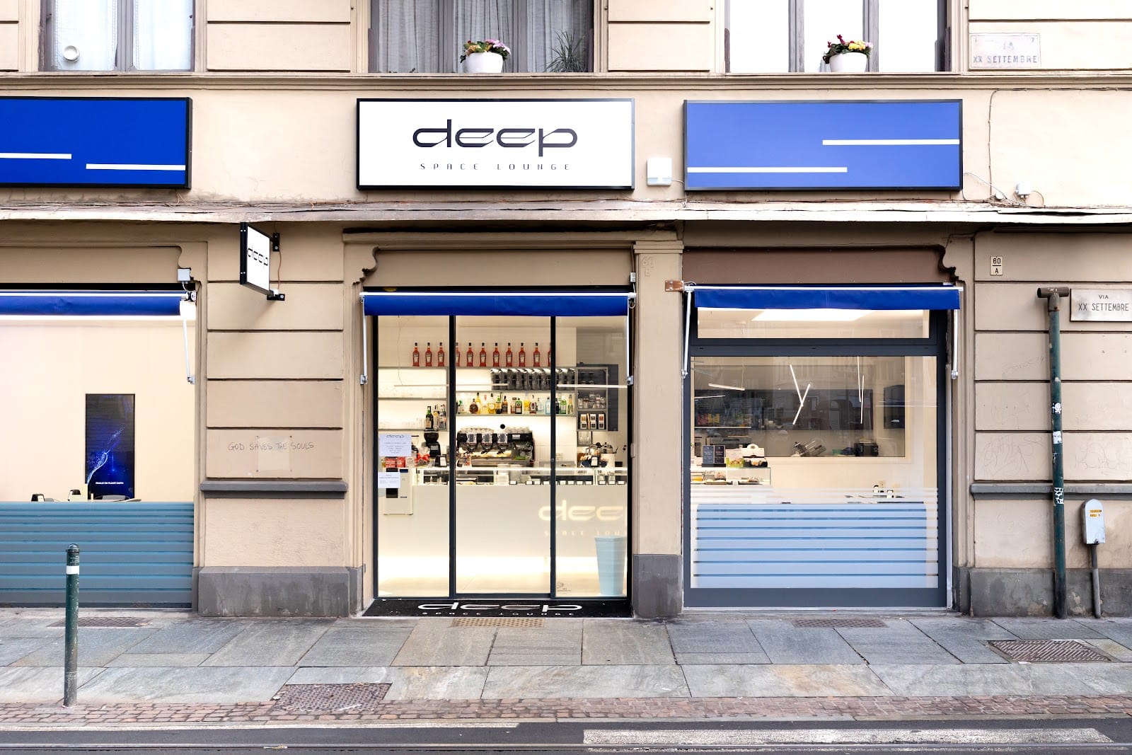 Deep space lounge