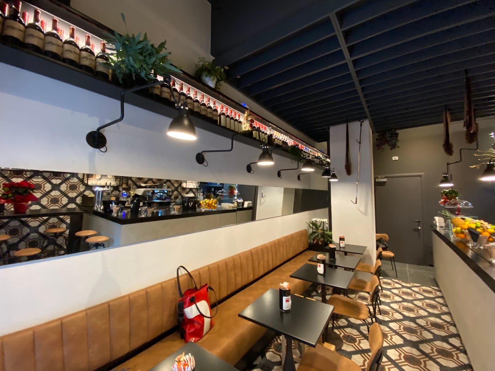 Conviviale Café