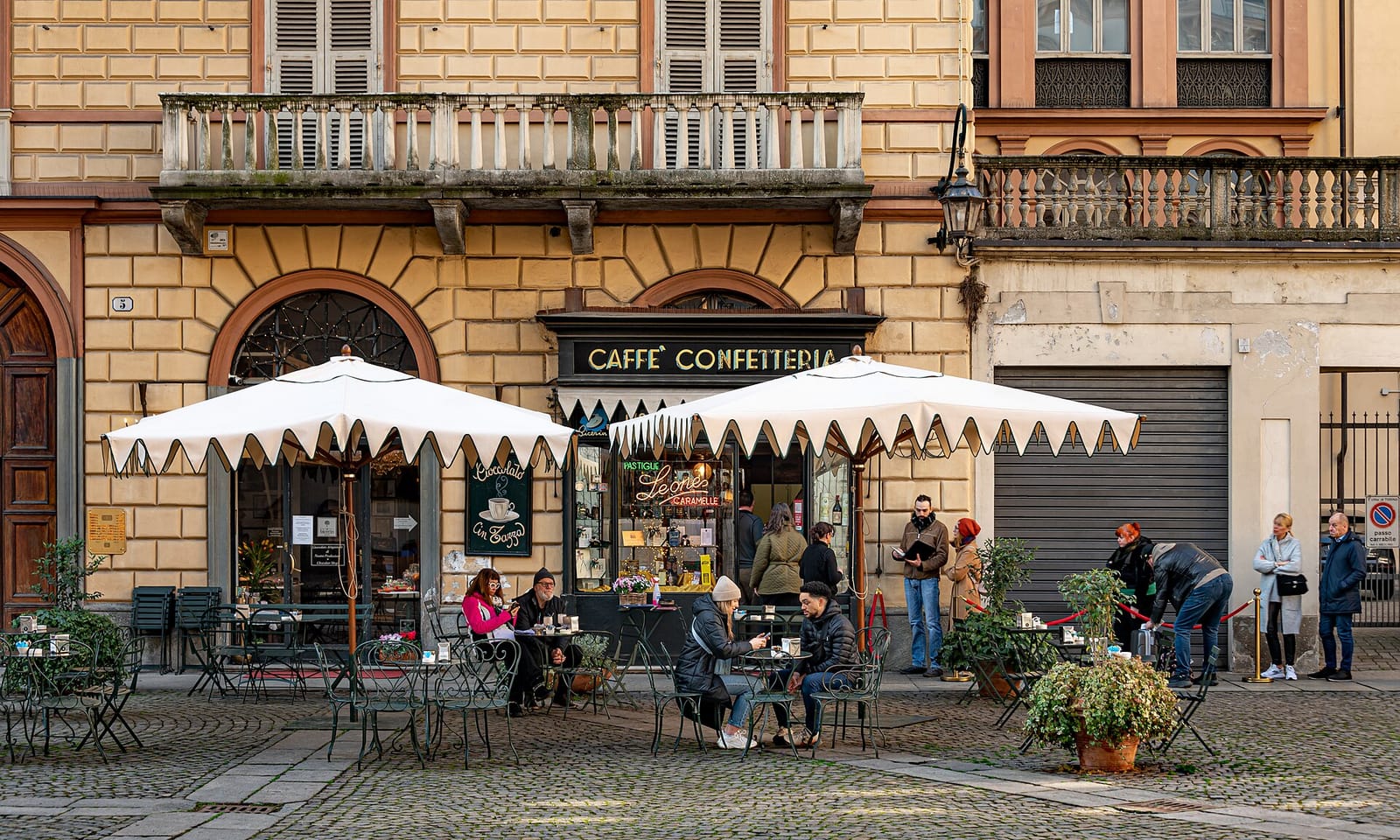 Nora Book & Coffee