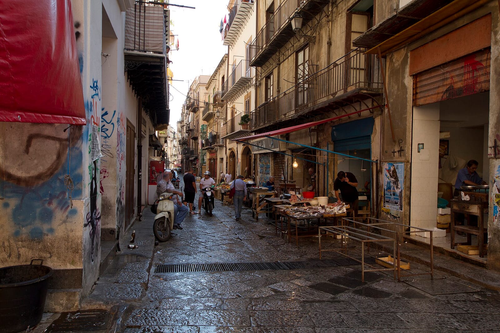 rueBallu 36 Bookshop & Café photo 4
