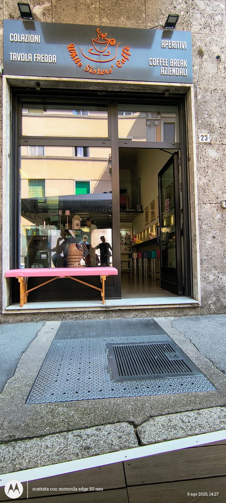 The White Sisters' cafè