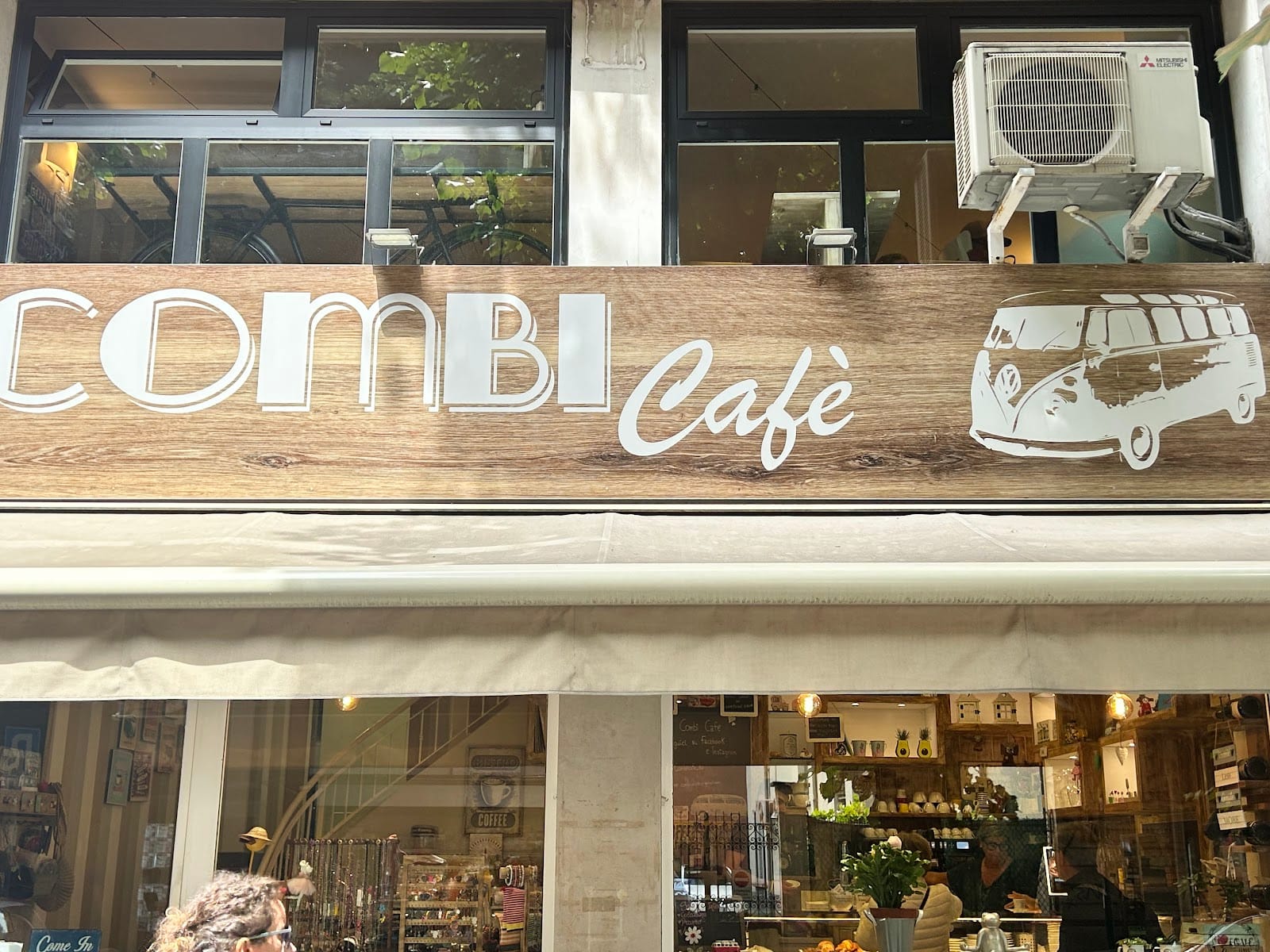 Combi Cafe
