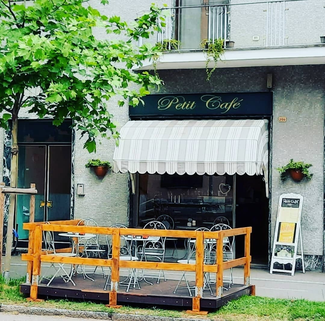 Petit Café