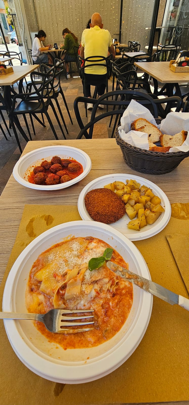 Avenue's Café